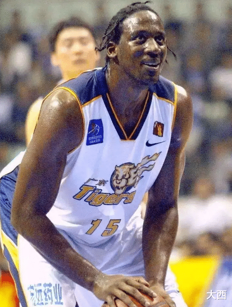 广东男篮|广东是CBA的11冠王，那队史退役了几件球衣呢？仅3大神荣膺