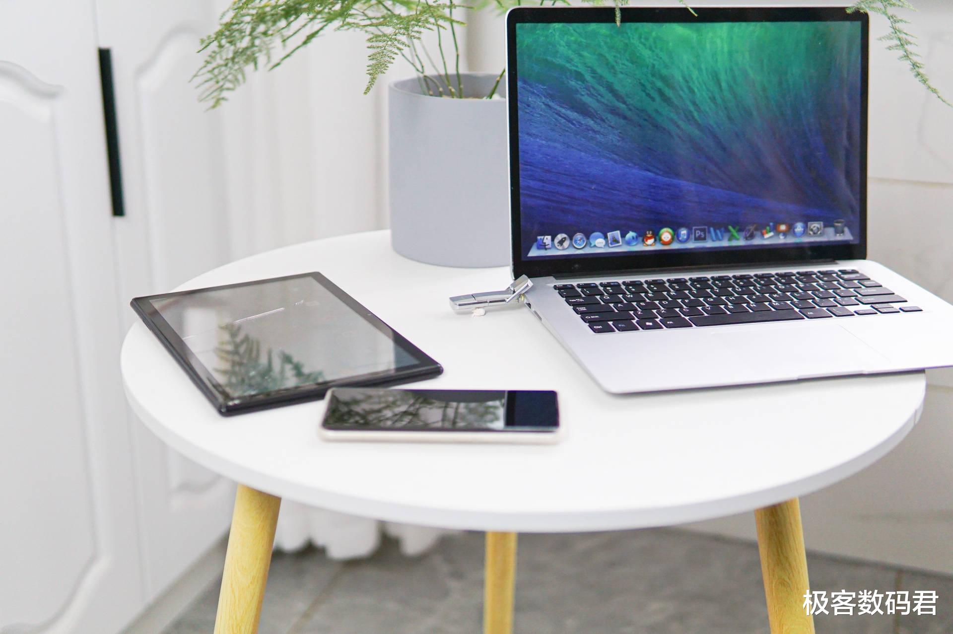 ssd|传统U盘即将被淘汰？同样大小，性能直接翻3~4倍！