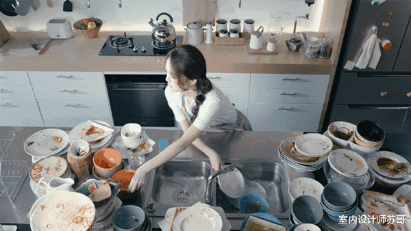 洗碗油腻又难洗？教你这么做，不脏手照样洗干净，比洗碗机还好用