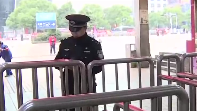 儿子5岁被拐,父母倾家荡产苦寻,30年后弟弟当上警察找回哥哥