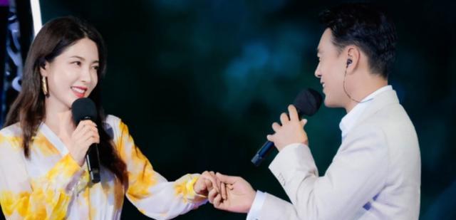 胡夏|七夕晚会亮点多，美人如画，剧情搞笑，周深开口封神，胡夏翻车了