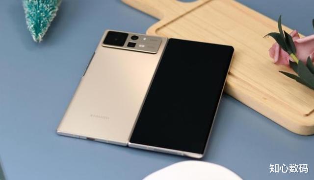 小米科技|小米MIX Fold2和三星Z Fold4全面对比:优缺点一目了然