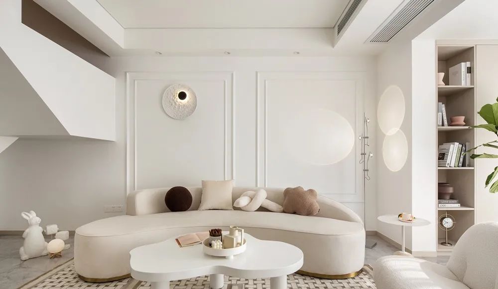 150m2奶油风+留白:他家小复式不拆不改,颜值、功能全都有!