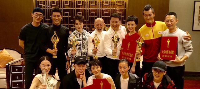 赵丽颖|离婚12年，前妻为博纳上市点赞，于冬和金巧巧带着孩子一起敲钟