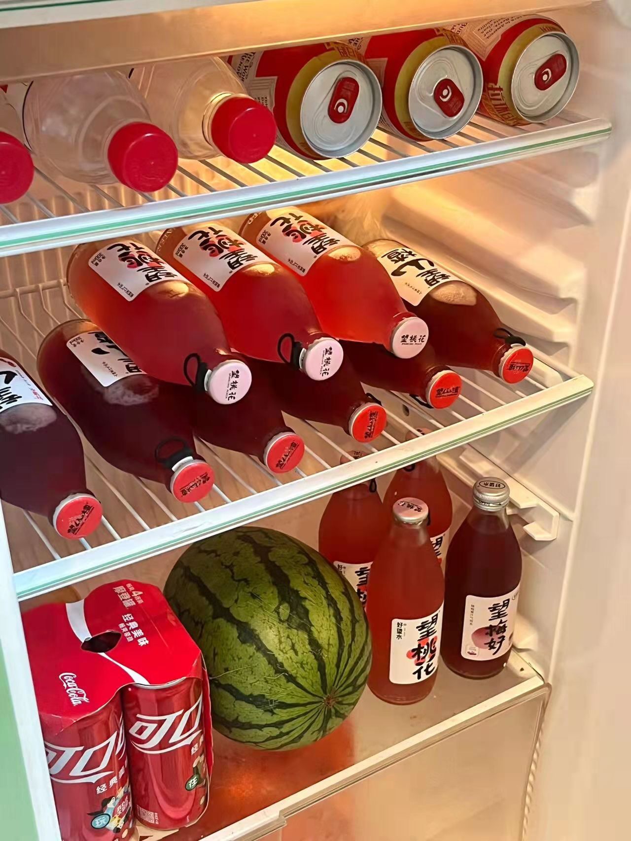 住进广州老城区，她用淘来、捡来的家具装点房子，老旧但好看