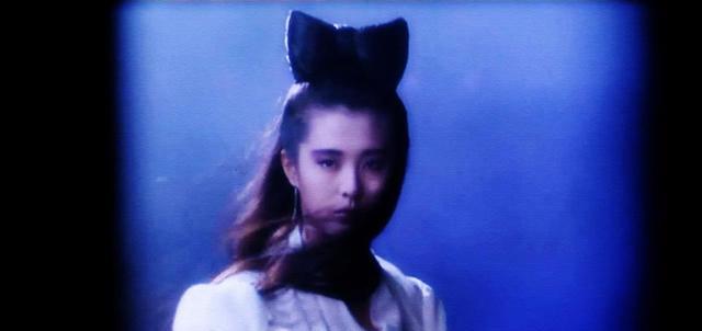 王祖贤|1992年女神王祖贤回安徽老家办了3件事:喝啤酒、祭祖先、看中学