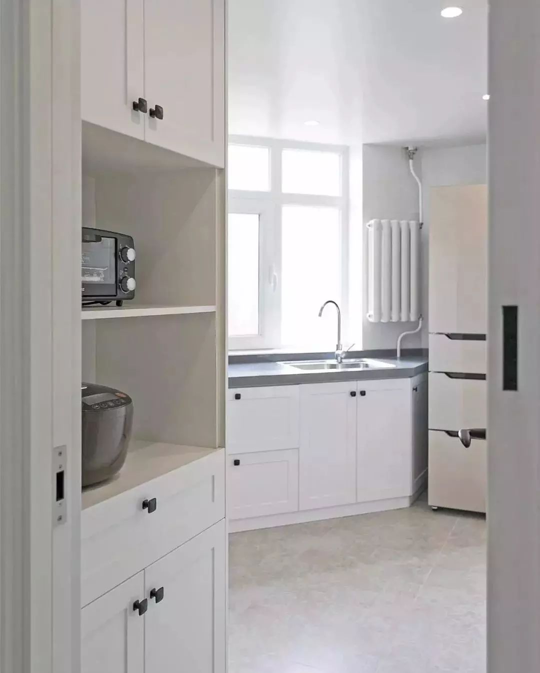 阳台改飘窗柜,63㎡小户型挤出2室2卫生间+衣帽间!