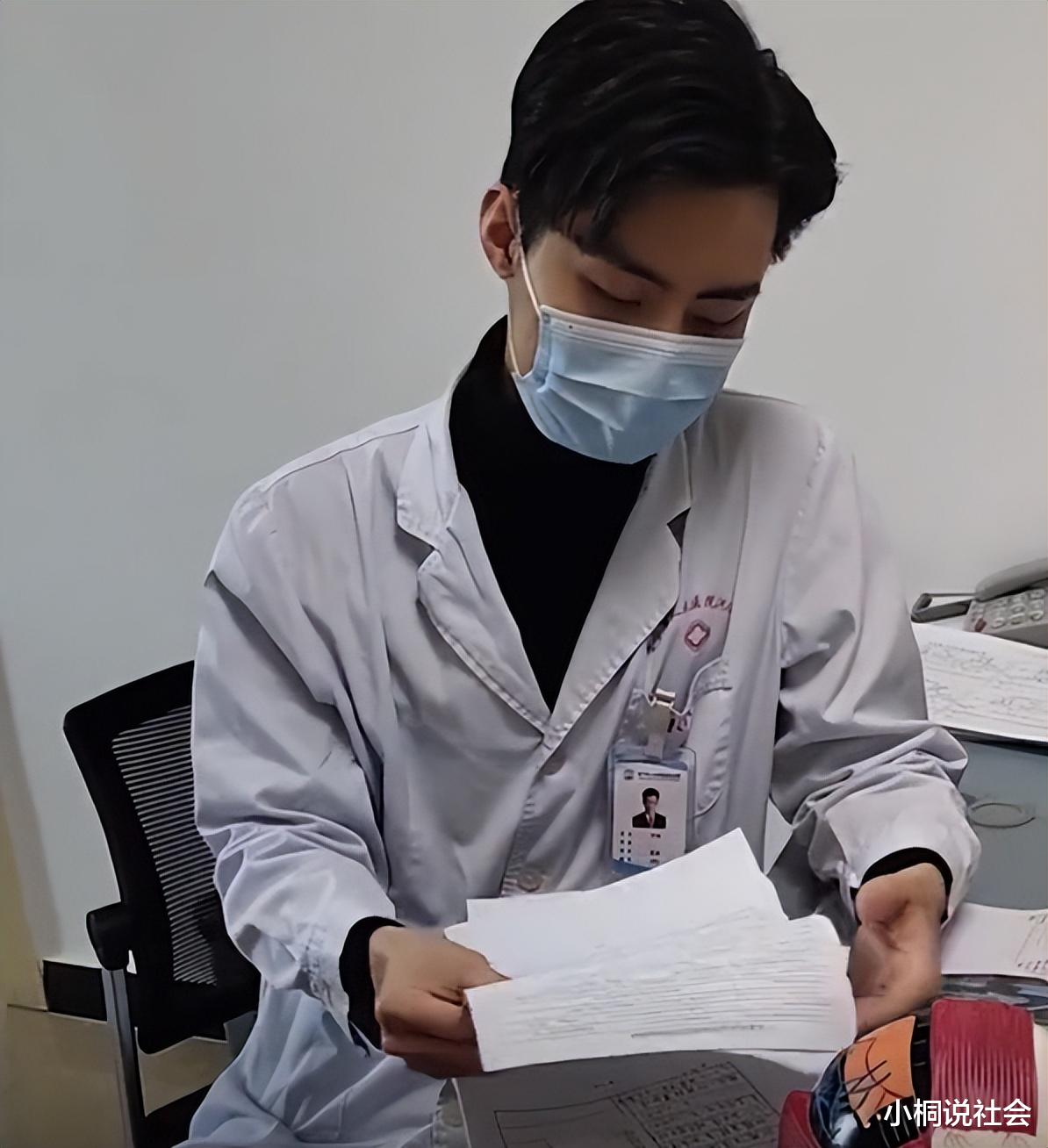 广东一女子轮番带公婆看眼科,每次都找同一位男医生,网友秒懂!