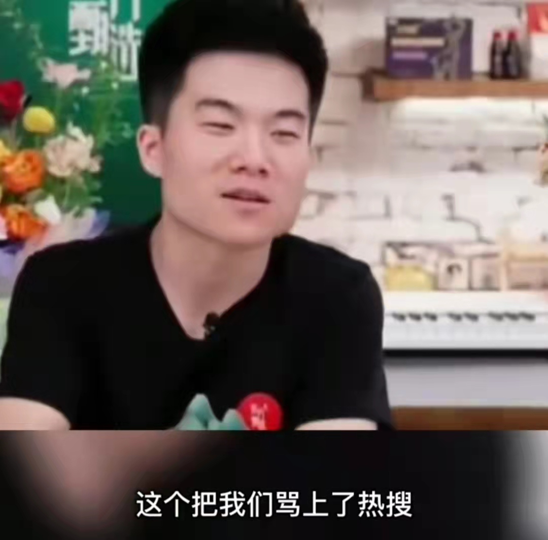 带货|知名演员现身农村烤红薯,垒石块生火方式原始,笑容满面一脸沧桑