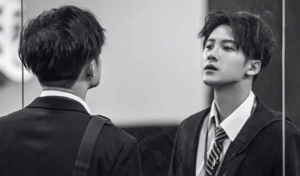 檀健次|檀健次被拿来跟金世佳对比，几句话的回答，连记者都佩服他的情商