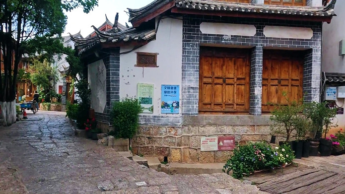 郑州|暑假即将结束，丽江古城游客逐渐减少，外地人不想出门