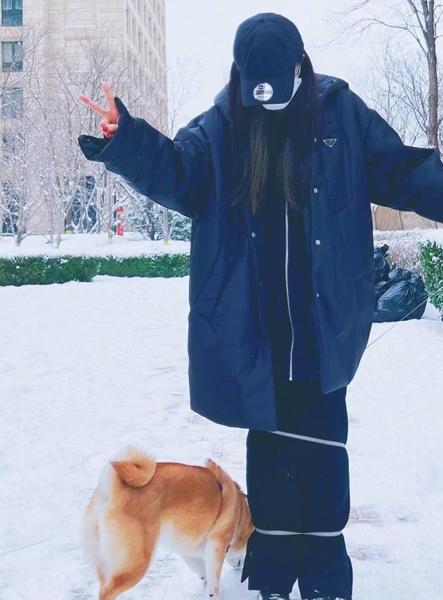 杨幂|35岁杨幂绯闻男友19岁,发同款雪地照片,张雨绮男友小10岁