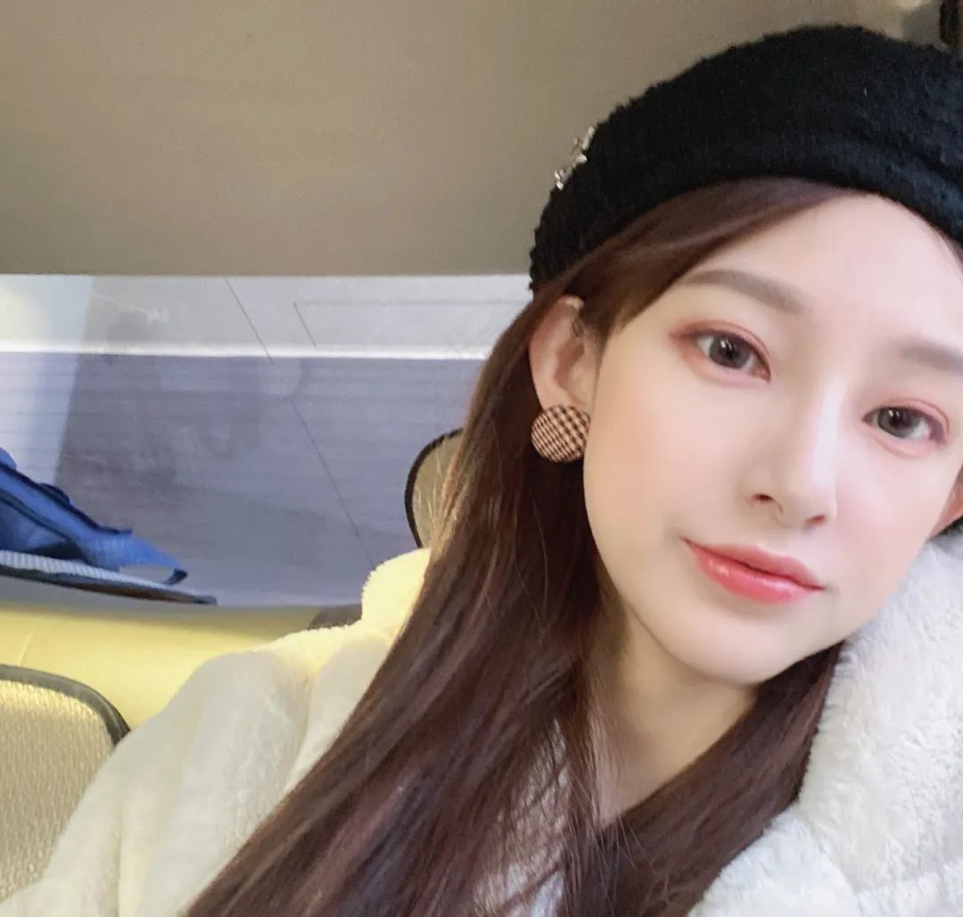 马凡舒|马凡舒，18岁参加模特大赛意外走光，29岁至今单身的她成“央视一姐”