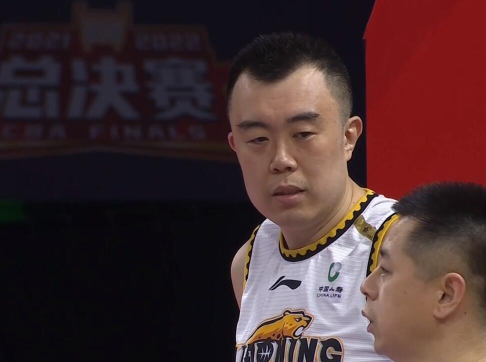 韩德君|辽宁大胜难掩1人低迷，仅得2分3板，垃圾时间出场，完全被莫兰德取代
