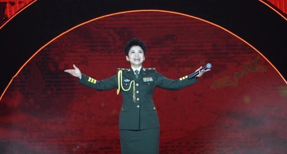 春晚|23岁火遍全国,38岁因绯闻被雪藏,“国民女星”董文华到底冤不冤