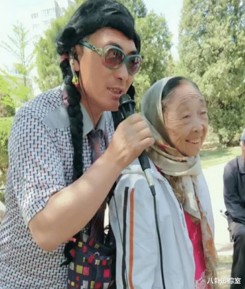 李玉成|85岁马玉琴成“印钞机”？直播收入不菲，早晨却喝粥、吃蘸酱菜