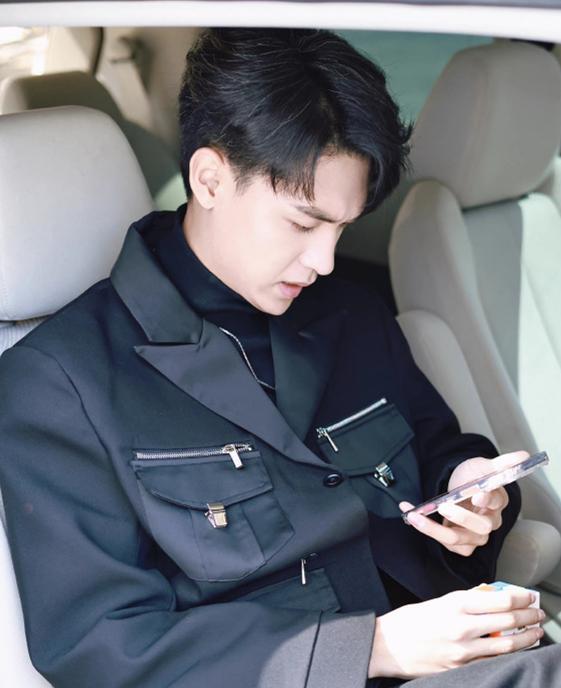 德云社|德云社秦霄贤更新营业，一小时点赞破十万，老秦现在是真火