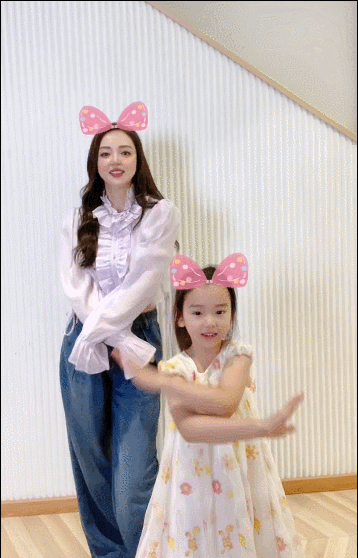 董璇|这10位星二代，长得太像他们的明星父母了！长大后直接刷脸接班？