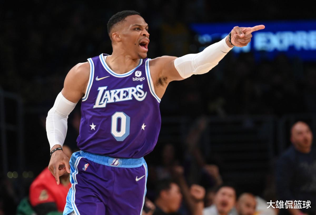 F1|NBA记者建议勇士队将库里交易到湖人队换威少！库里的合同是负担