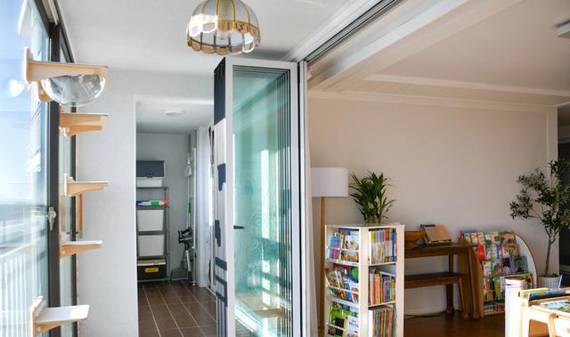 客厅不再坚持传统设计,大胆地将沙发、电视都舍弃,这次收获颇多