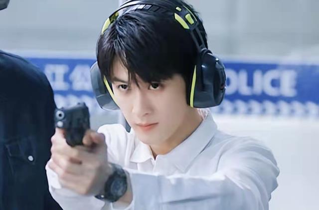 熊黛林|檀健次因新剧小火，174cm身高却因质疑，《猎罪图鉴》身高差明显