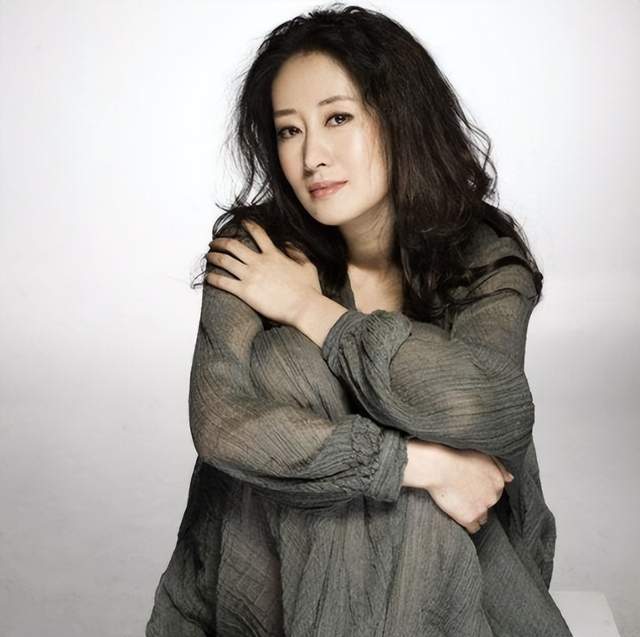 刘敏涛|出道即巅峰,嫁豪门7年独守空房,女儿首露面,长相惊艳灵气十足