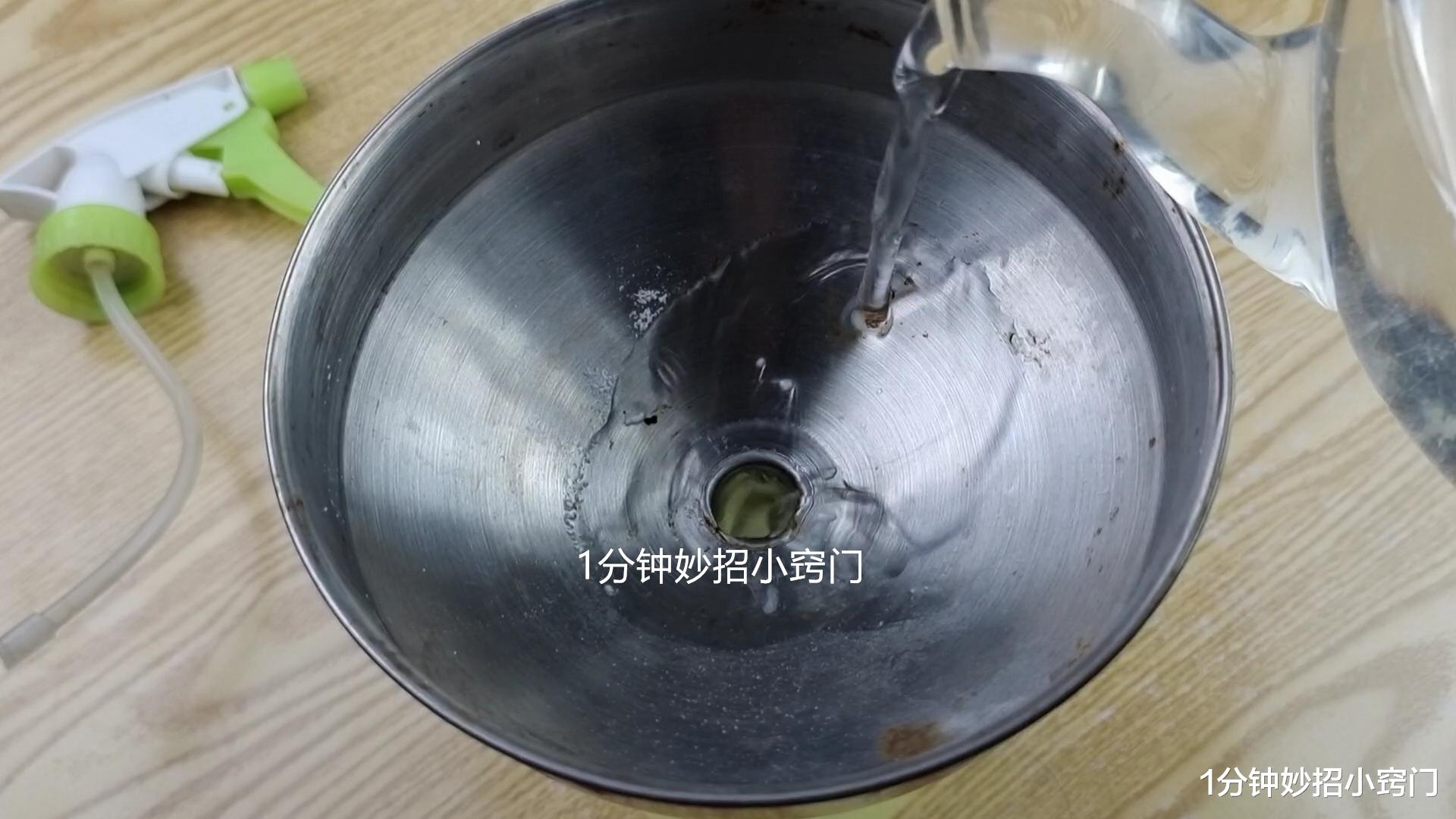 一年没洗的油烟机,不用卸不用拆,用一片白菜叶,立马崭新如初