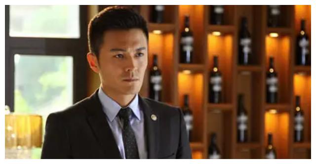 于小伟|演员于小伟:和高圆圆恋爱2年,出道20年不火,娶普通妻子也幸福