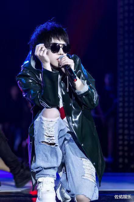 华晨宇|被曝复合后,华晨宇张碧晨同晒美照,男方个性女方引争议