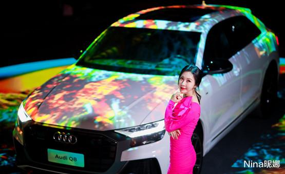 田朴珺|田朴珺坐镇新书发布会,穿露脐装秀一字马真拼,这曲线不愧是王石的菜