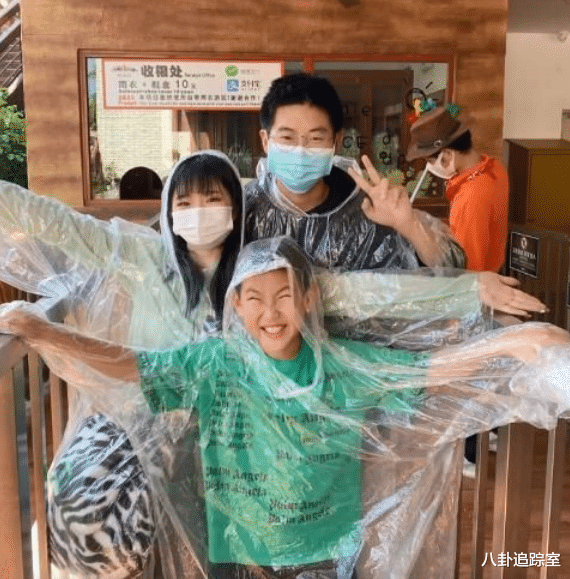 扎心|孙海洋玩滑板闯祸，撞碎公园花瓶被索赔130元，孙卓的反应太扎心