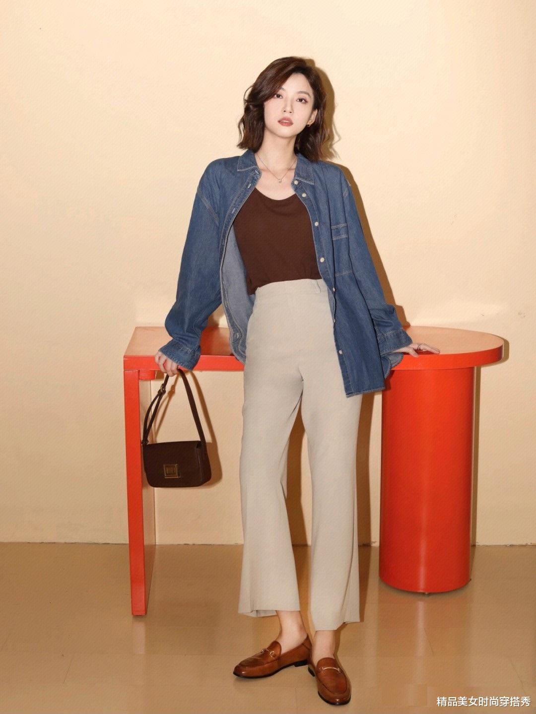 穿衣搭配|秋天的职场装怎么穿?短袖T恤搭配灰黑色西裤,小个子女生也能穿