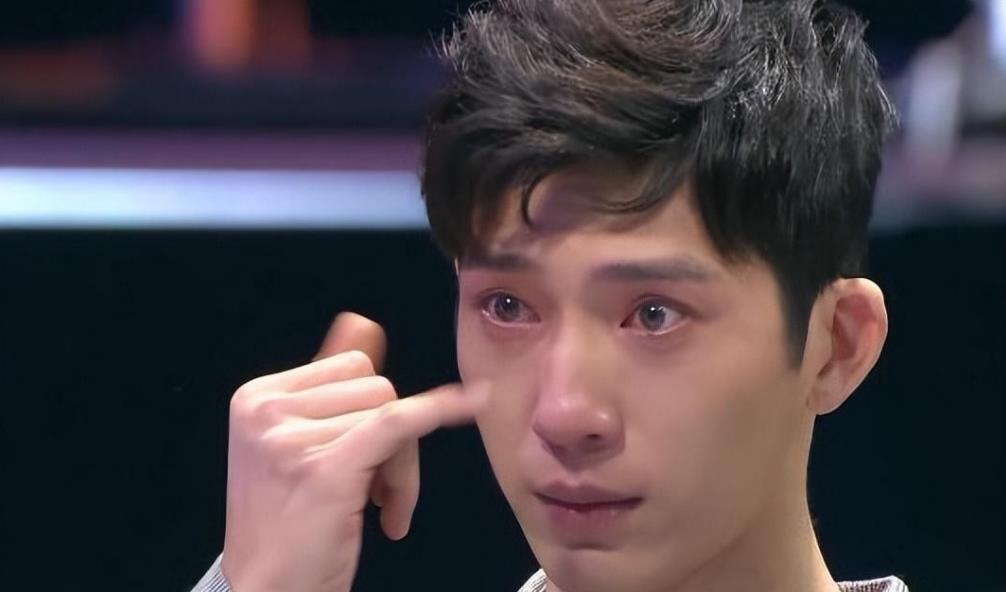 井柏然|井柏然出生被丢弃,奶奶把他养大,成名后父母跑来让他给钱买房