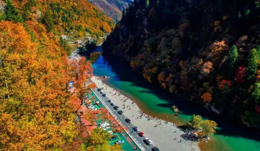 |你想看的秋冬流行色，都藏在黑水限量版美景里！