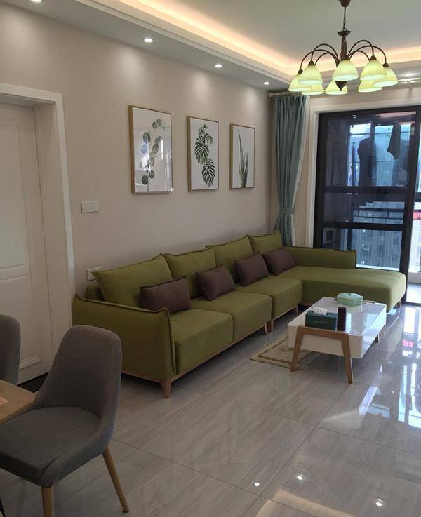 第一次见阳台防盗网这样装,很是美观,朋友们见了都夸好!