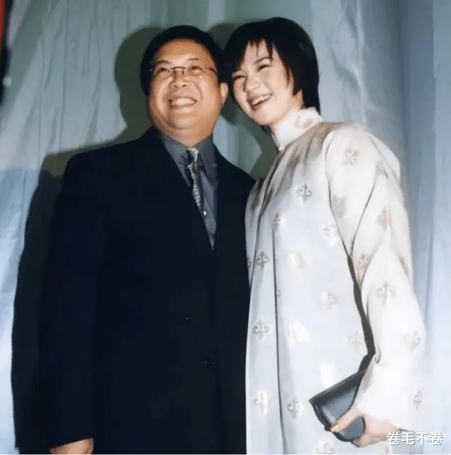 |被超女辞退,老公遗产被抢,不可一世的柯以敏也走到了今天