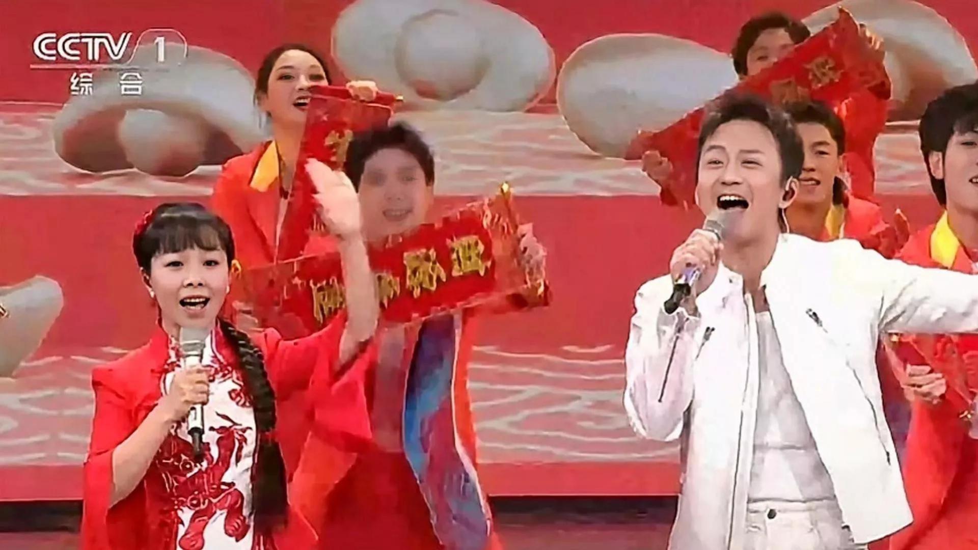 邓超|邓超春晚一上台就绷不住，本色出演，放飞自我