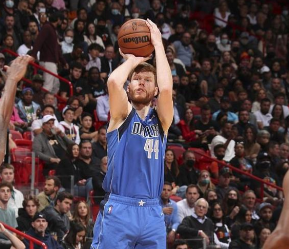 贝尔坦斯|出手33记三分！这人在NBA除了投三分，啥也不会！