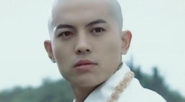 与君初相识·恰似故人归|与君初相识：原著的帅和尚，剧版成古装丑男，这值得洛锦桑倒追？