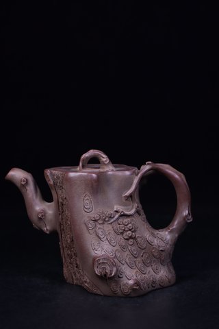 |清:松树桩形老紫砂壶。