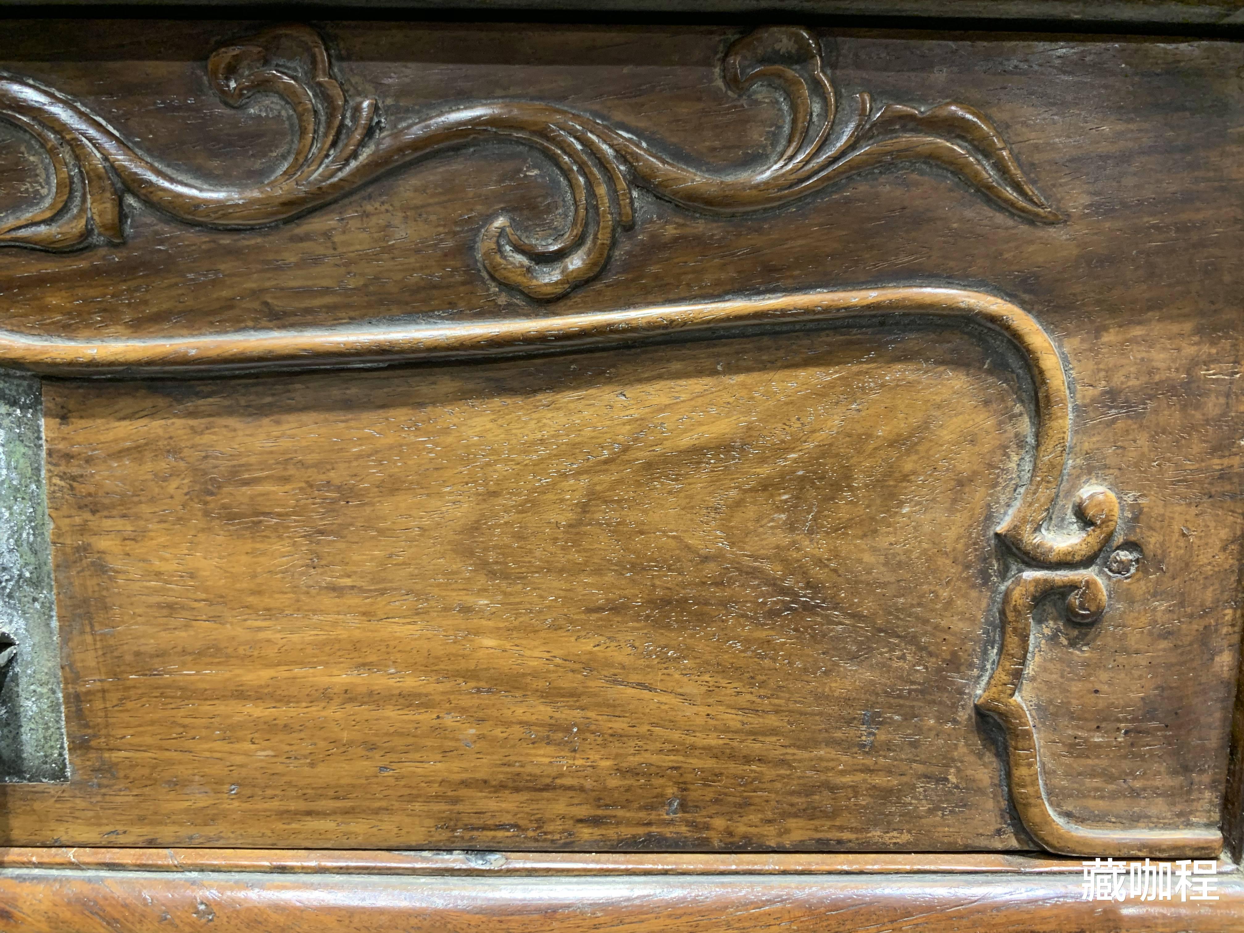 |表面粗糙纹理不清,黄花梨联三闷户橱考眼力