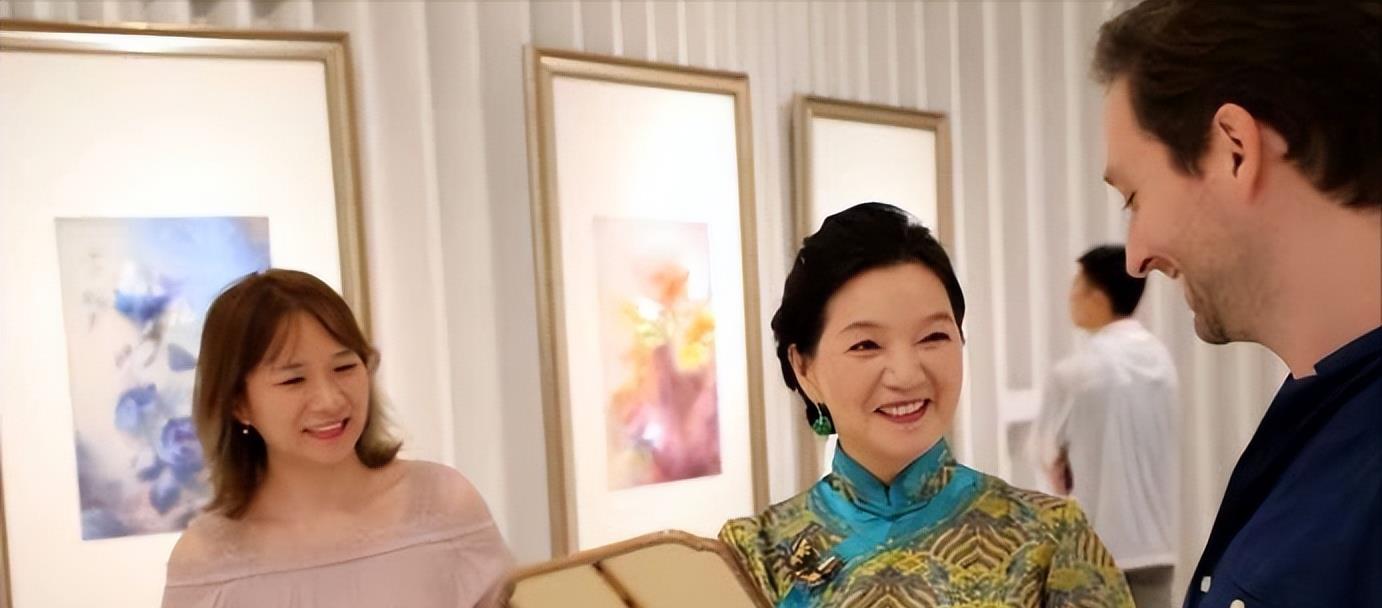 苏绣皇后姚建萍!英国女王对她的作品爱不释手?还主动请她喝茶?