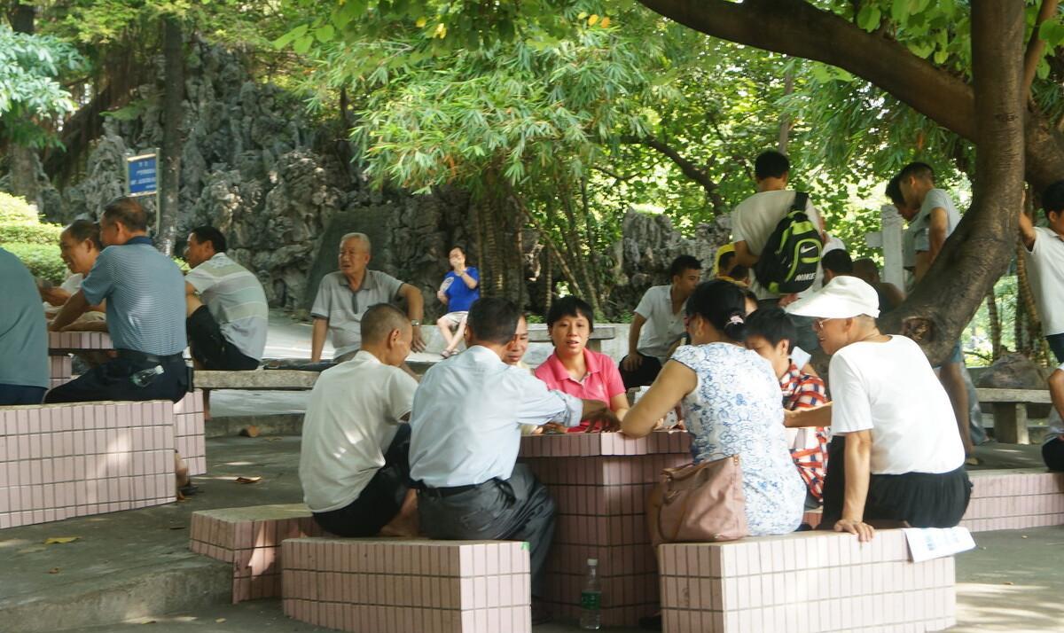 68岁老人哭诉:打牌消遣时间,真是害人不浅,让我后悔莫及