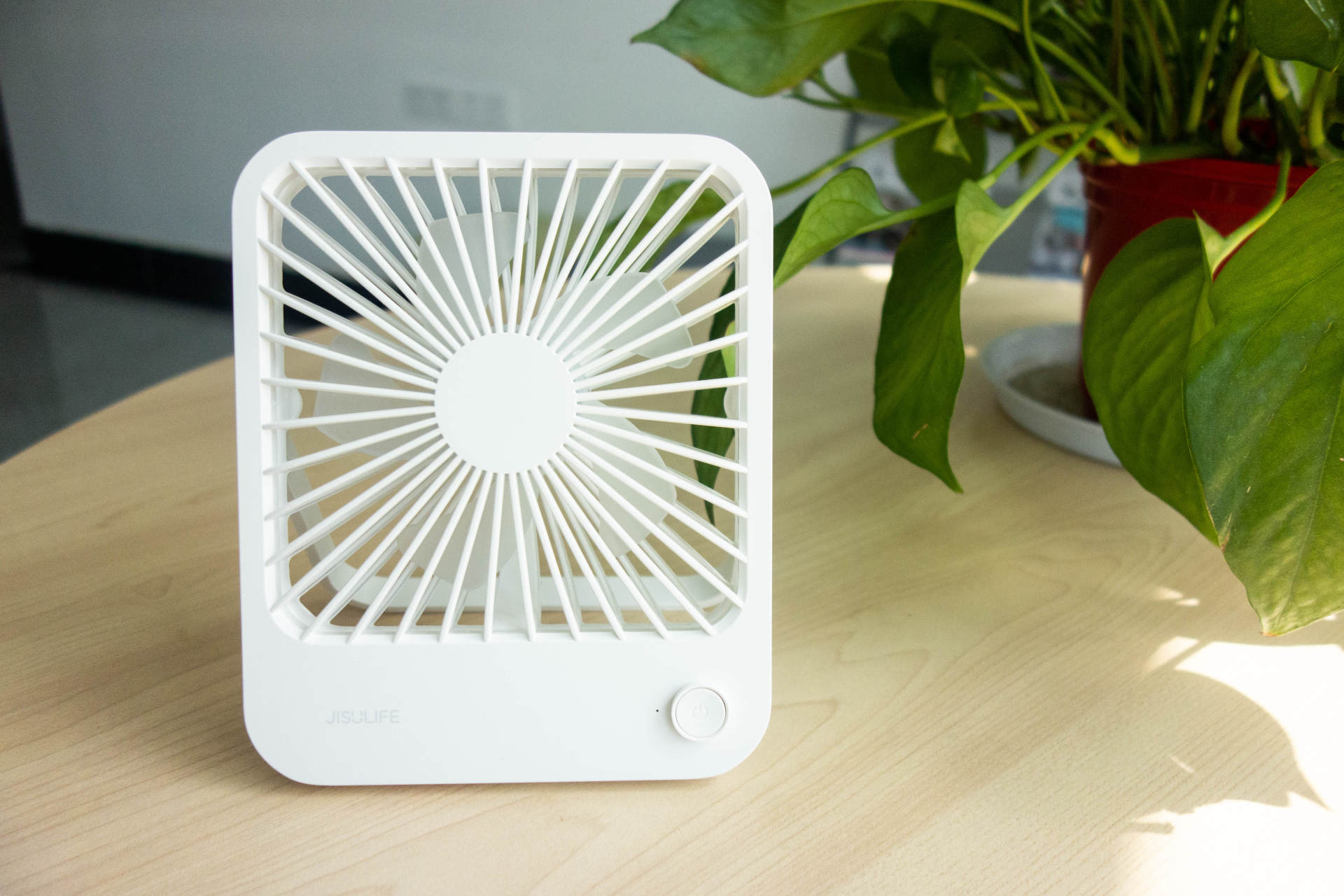 电池|几素轻薄桌面风扇：夏日必备，颜值高，续航久