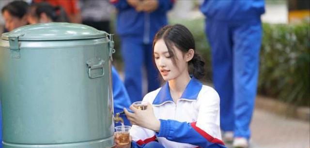 林允|剧名只差一字，口碑收视却天壤之别，可惜了《余罪》的导演！