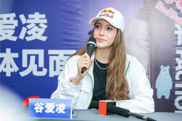冬奥运动员_谷爱凌|破案了，谷爱凌2金无缘闭幕式旗手，本人十字发文网友落泪