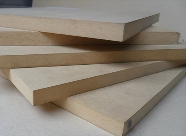 定制衣柜用密度板好不好？优缺点是什么，如何选购才不会被坑？