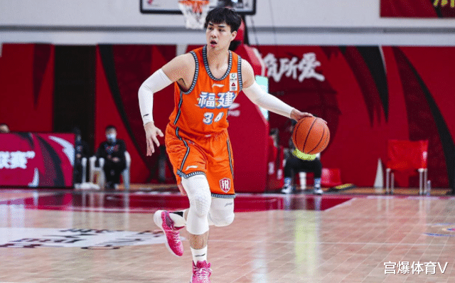 王哲林|CBA名帅下狠手！小王哲林被放弃 或加盟老牌球队