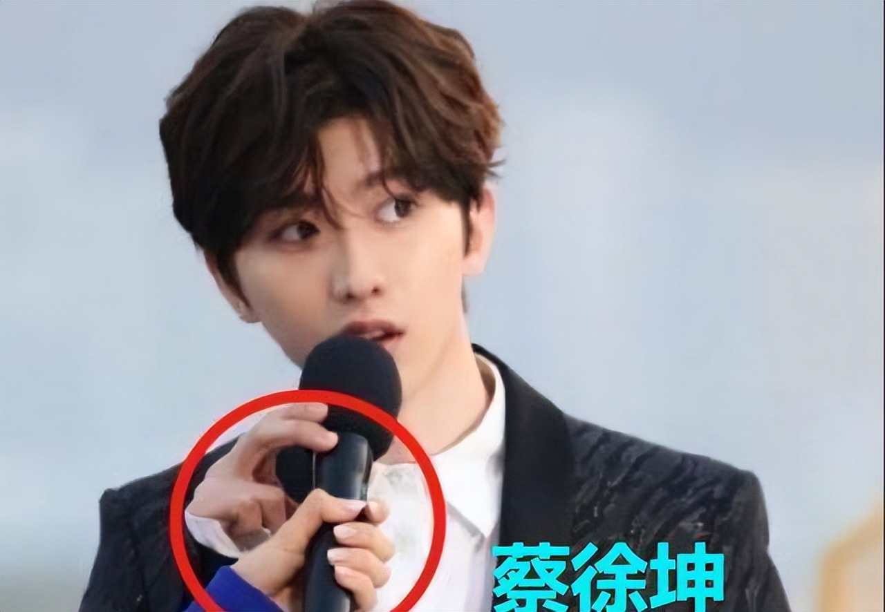 绅士手|娱乐圈九个绅士手个个帅气都是顶流 跟他们比李易峰的绅士太刻意