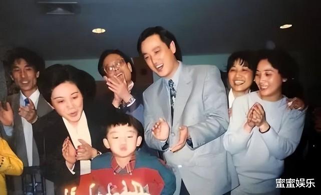 郑恺|郑恺的爸爸首次出镜,和2岁孙女生疏,为儿媳准备10道菜显朴素